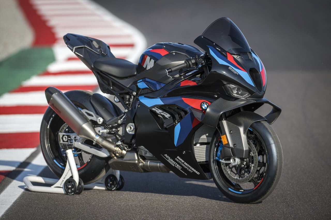 DueruoteTG #238 - Abbiamo guidato in pista la BMW che corre in SBK! 